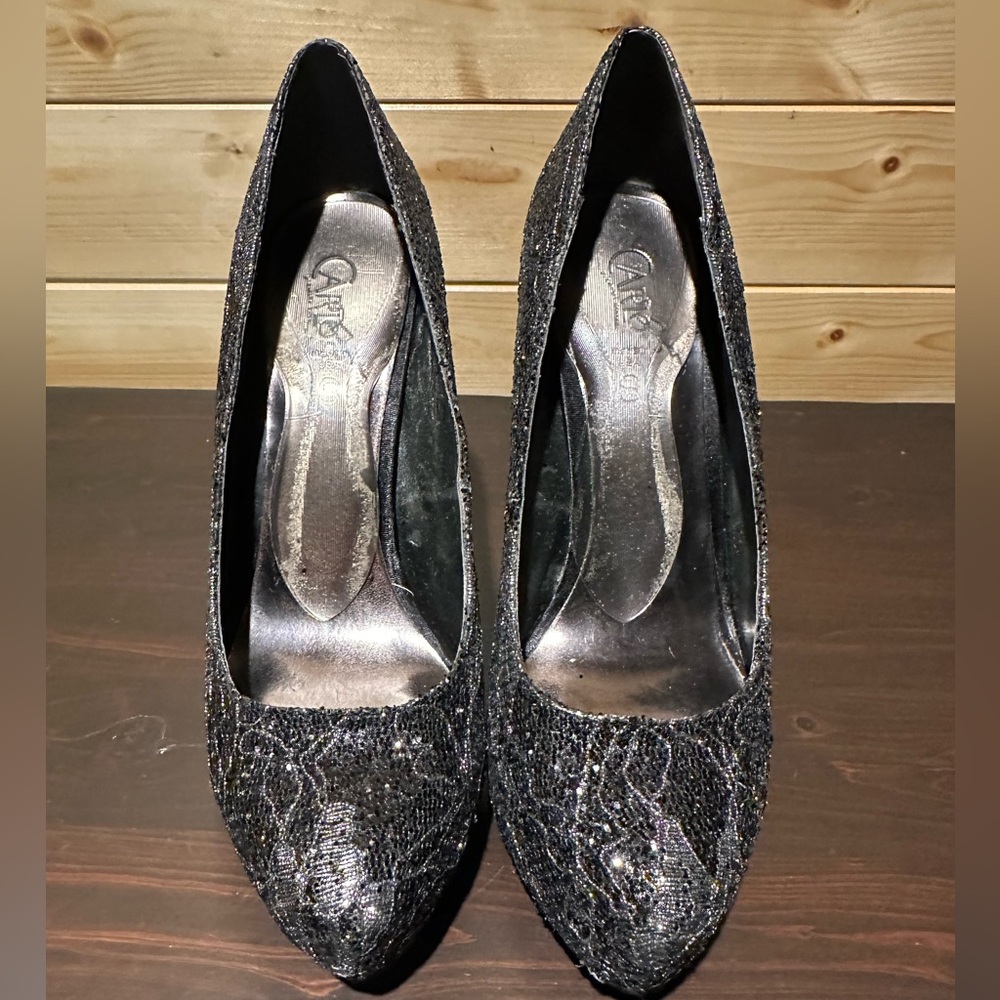 Beautiful black and silver lace design Carlos Santana platform pumps size 6.5
